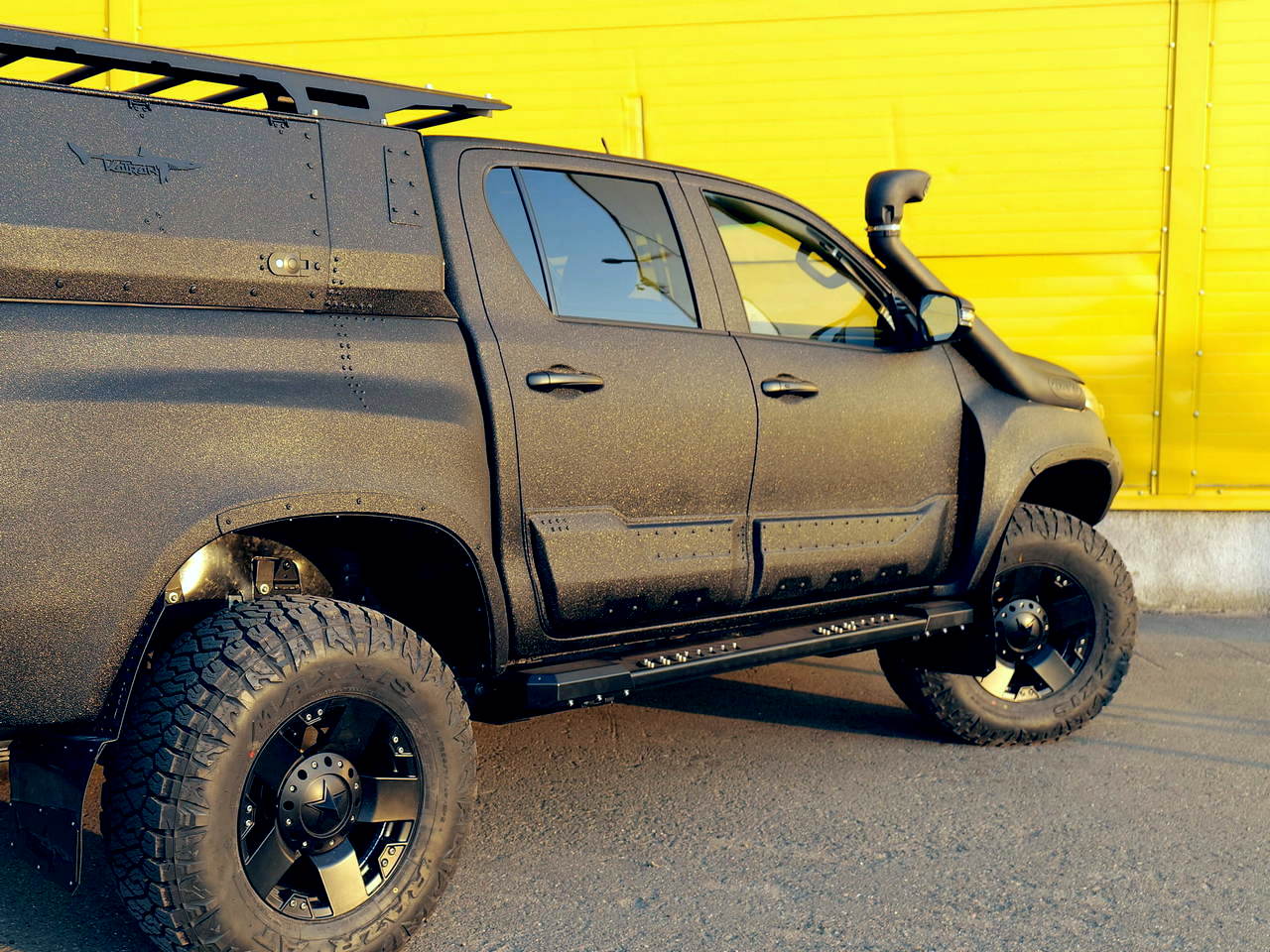 Накладки на двери для Toyota Hilux