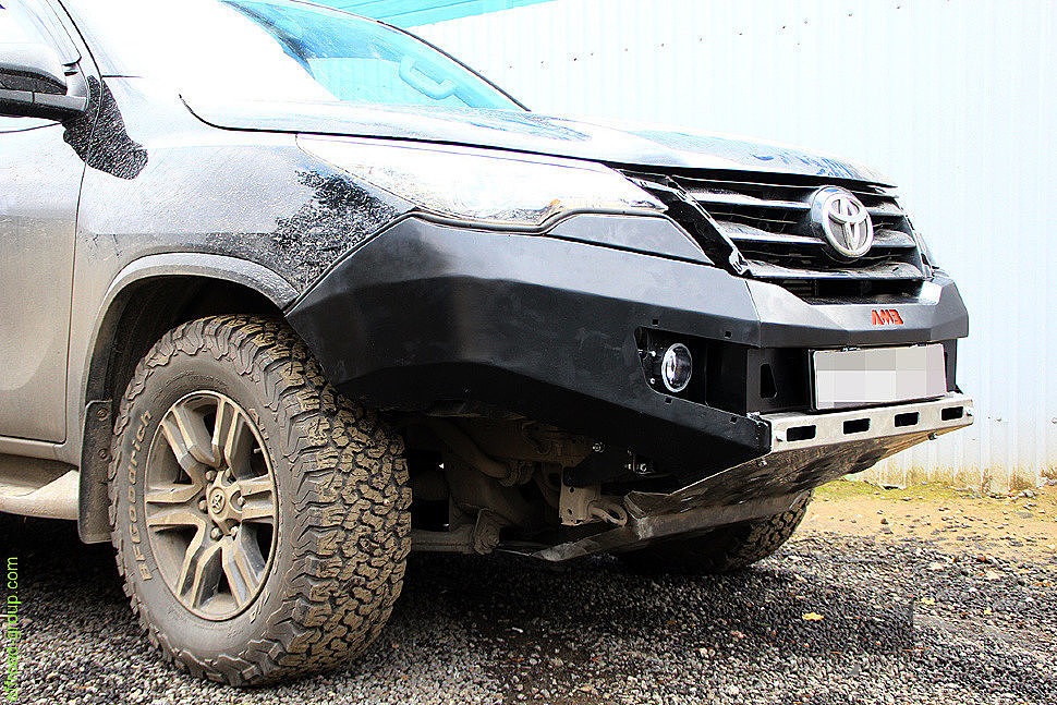 Силовой бампер передний Toyota Fortuner (2015-2020) (серия Рино)