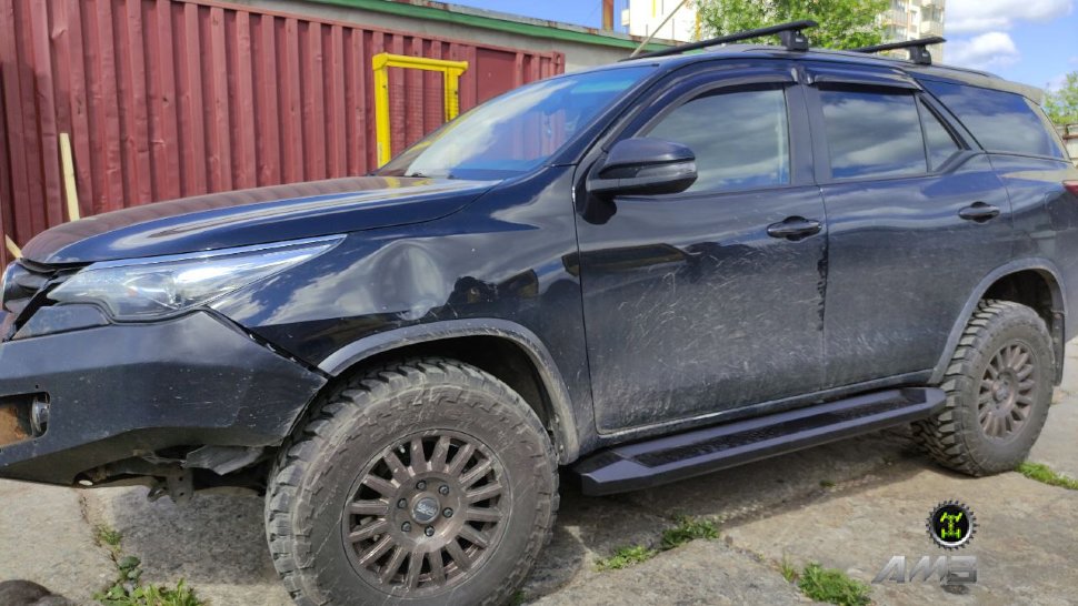 Силовые листовые пороги Toyota Fortuner — изображение 3