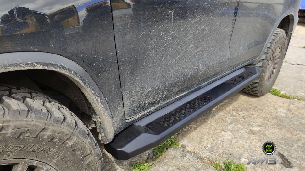 Силовые листовые пороги Toyota Fortuner