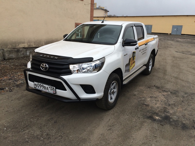 Пороги силовые с накладками для Toyota HILUX Revo (2015-) — изображение 2