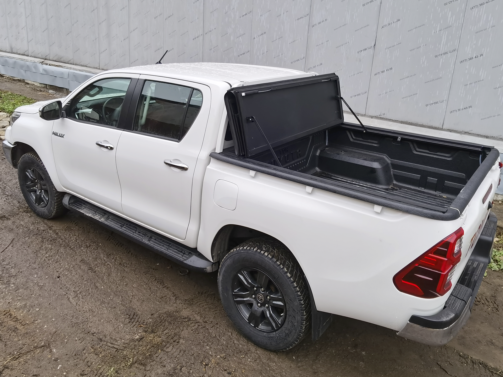 Крышка HAL 4-х секционная STANDART HILUX 2015+ Араб. версия, штат. защ. стекла, вкладыш — изображение 4