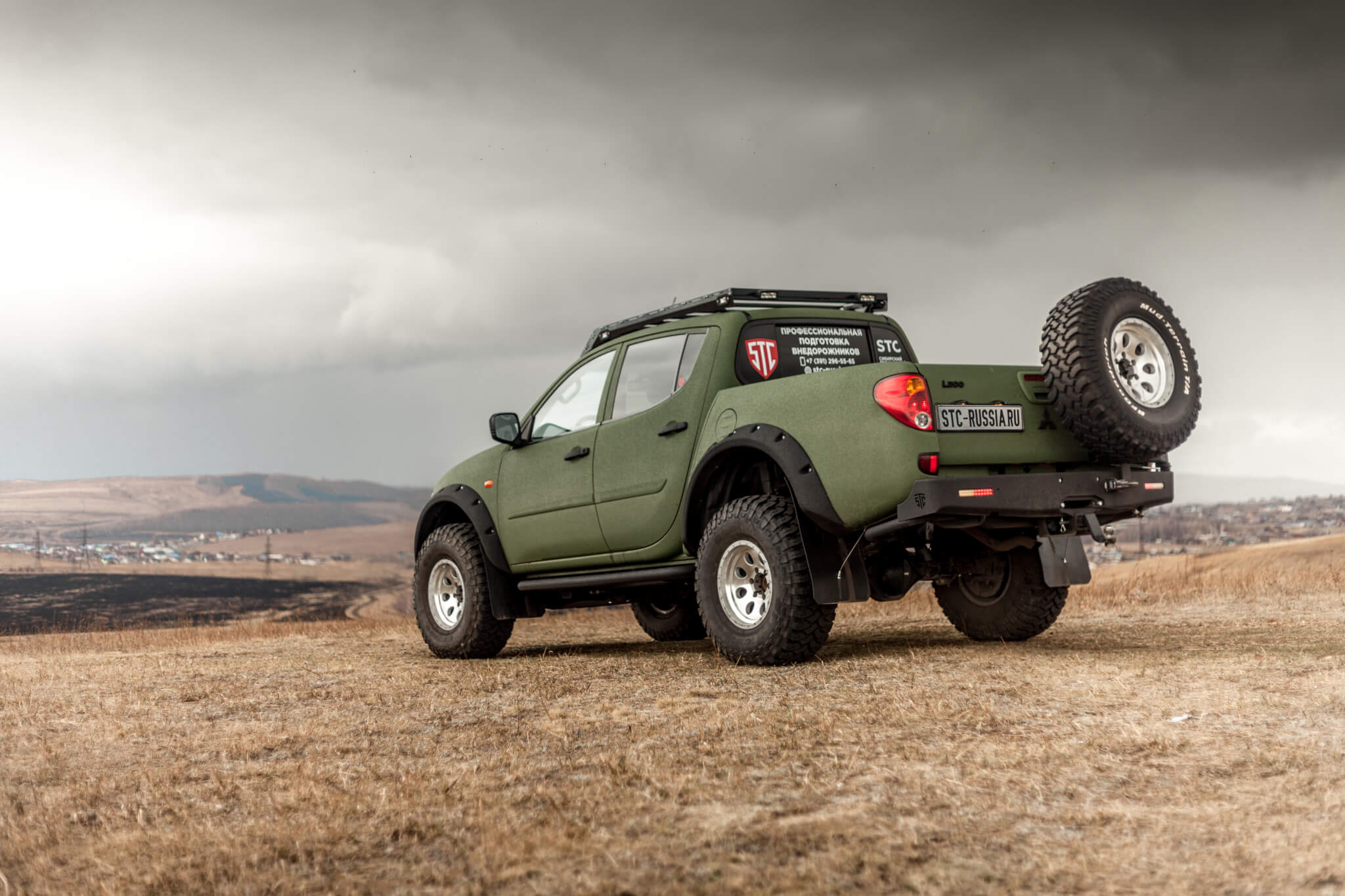 Бампер силовой задний STC Mitsubishi L200 2006-2013 с квадратом под фаркоп и дублирующими фонарями — изображение 3