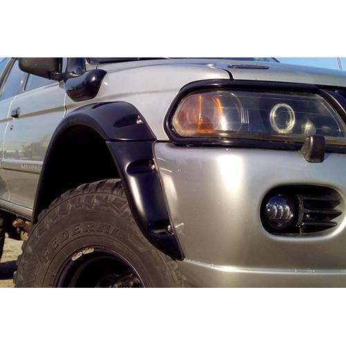 Расширители колесных арок Mitsubishi Pajero Sport 1998-2004 — изображение 2