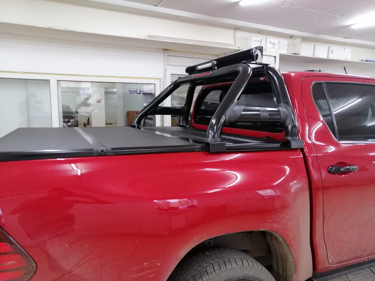 Дуга со стоп-сигналом Toyota Hilux Revo (2015+) (RBA-BKRV15) Чёрная — изображение 2