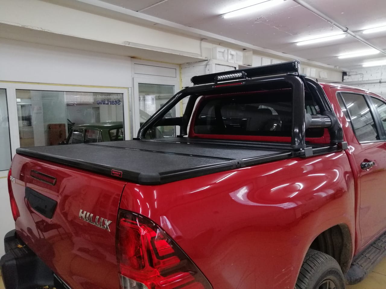 Дуга со стоп-сигналом Toyota Hilux Revo (2015+) (RBA-BKRV15) Чёрная — изображение 3