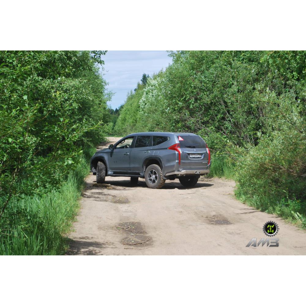 Силовая защита (юбка-фаркоп) заднего штатного бампера Mitsubishi Pajero Sport III — изображение 3