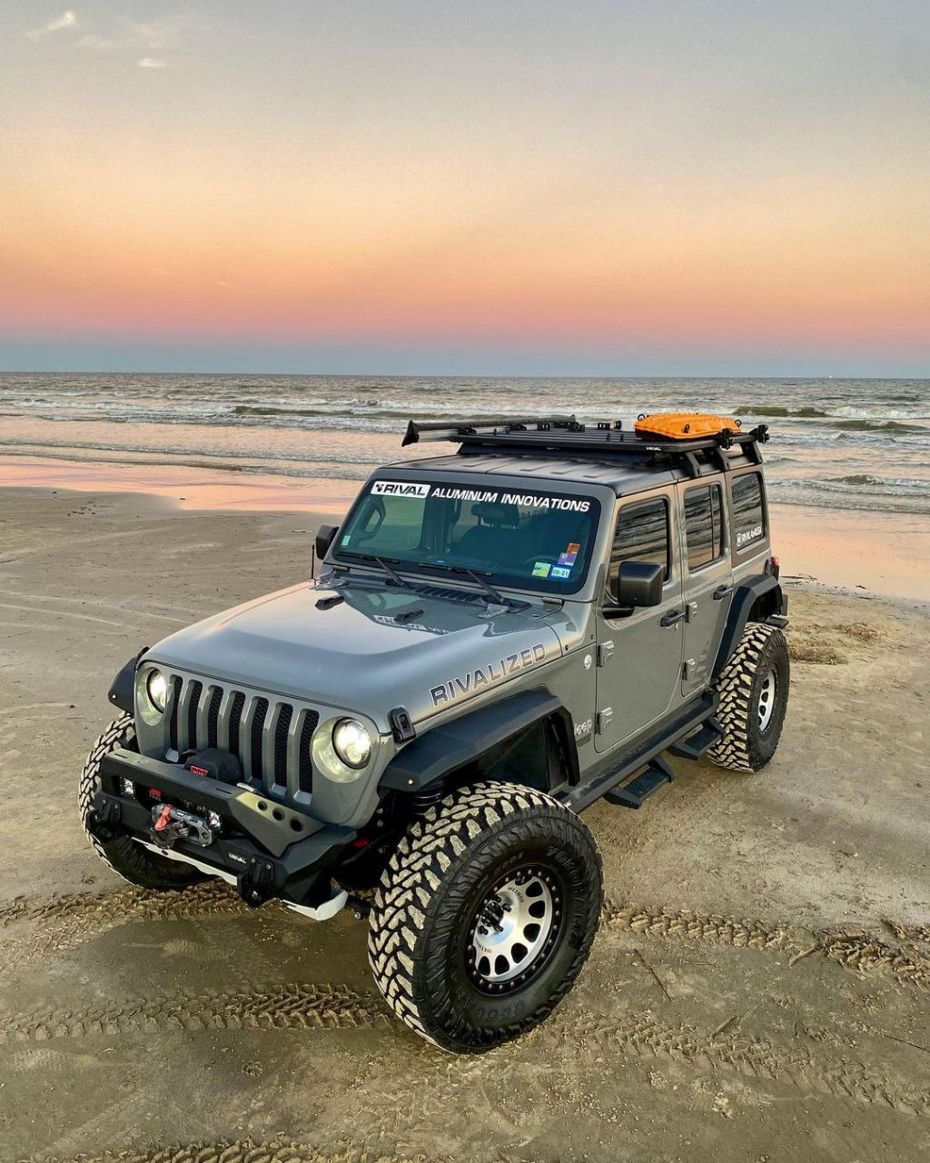 СИЛОВЫЕ ПОРОГИ RIVAL (СО СТУПЕНЬКАМИ) ДЛЯ JEEP WRANGLER JL (5 ДВЕРЕЙ) — изображение 2
