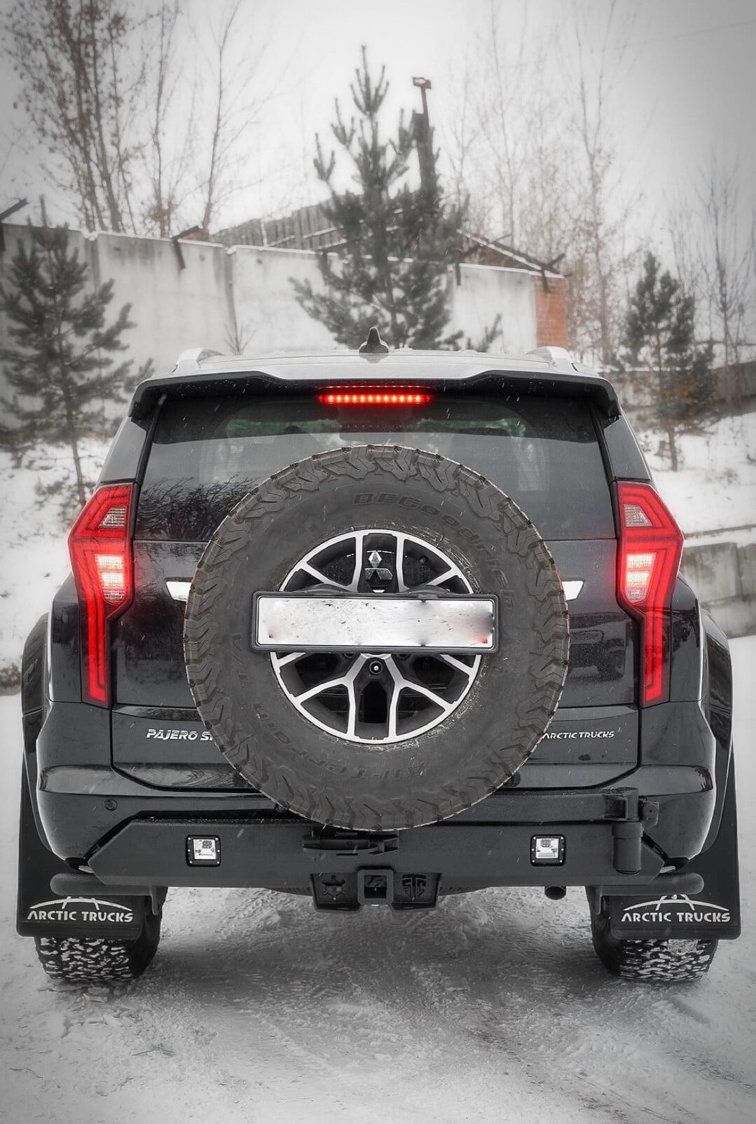Бампер силовой задний STC Mitsubishi Pajero Sport 2021+ ОБЛЕГЧЕННЫЙ с квадратом под фаркоп, кронштейном крепления запасного колеса по центру, кронштейном крепления гос номера и фарами заднего хода/ПТФ — изображение 6