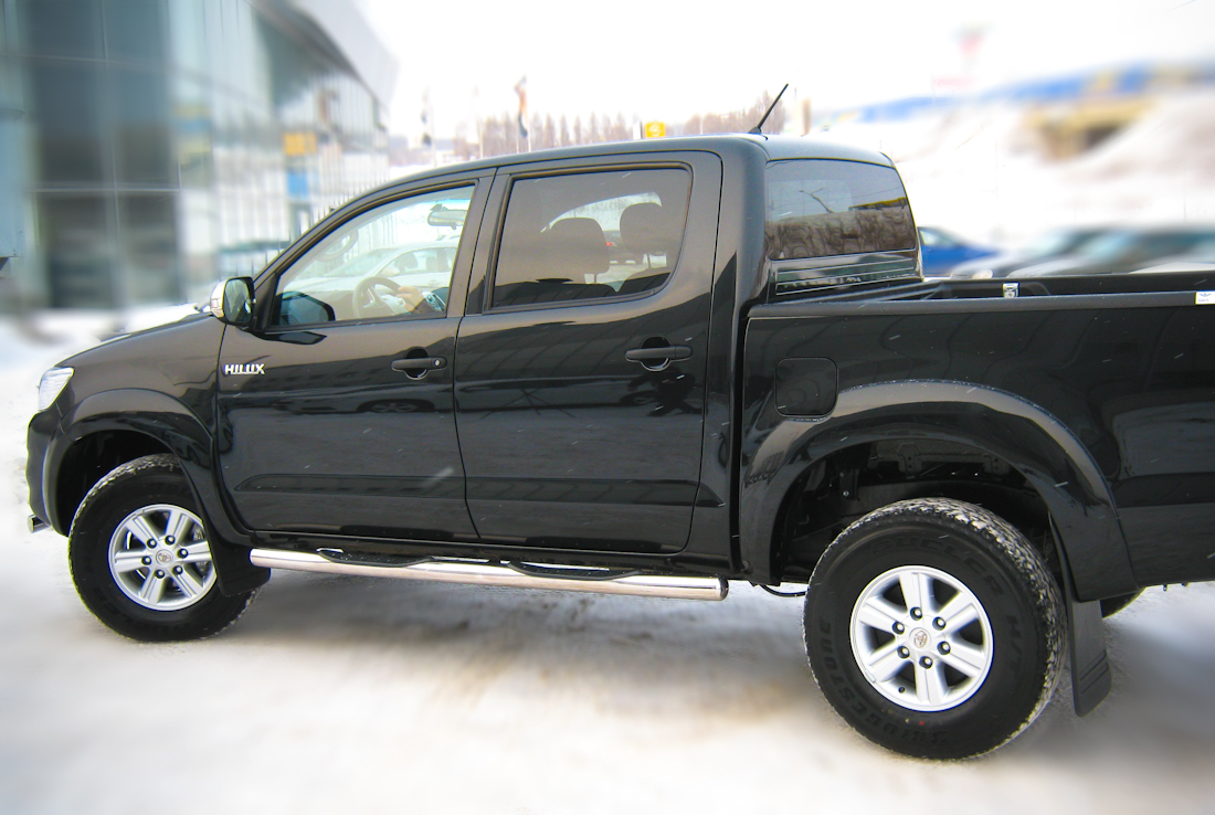 TOYOTA HILUX 2009-2014 пороги труба d76 с накладками (вариант 3) TLT-0000083 — изображение 3