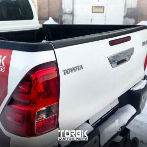 НАКЛАДКА ЗАДНЕГО БОРТА TOYOTA HILUX 2020 (8 GEN)